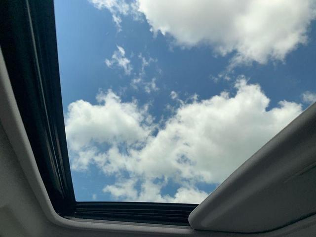 Photo of 2021 Super White Toyota RAV4 Hybrid