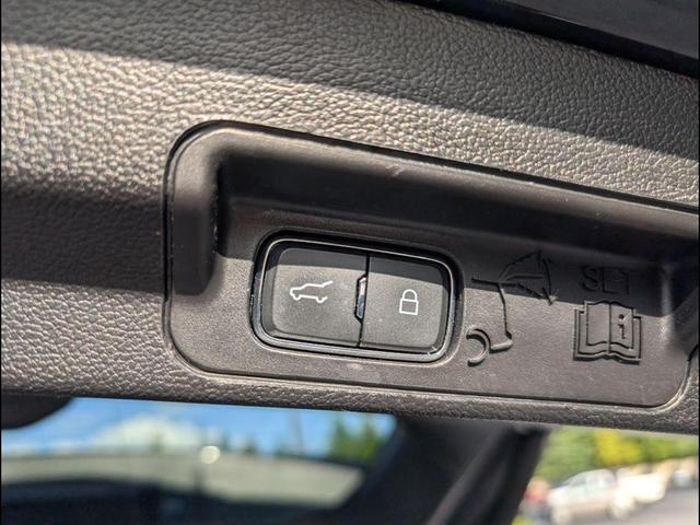 Photo of 2020 Agate Black Metallic Ford Explorer