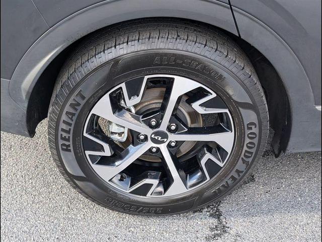 Photo of 2023 Gravity Gray Kia Sportage