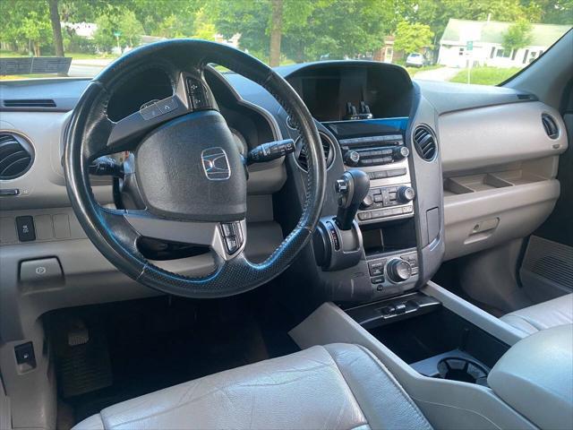 Photo of 2015 White Honda Pilot