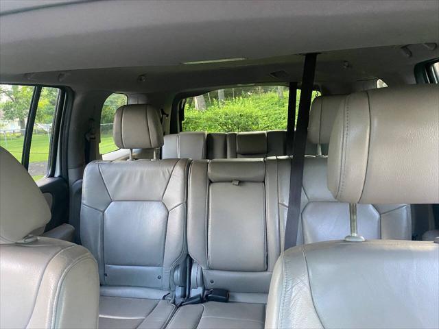 Photo of 2015 White Honda Pilot