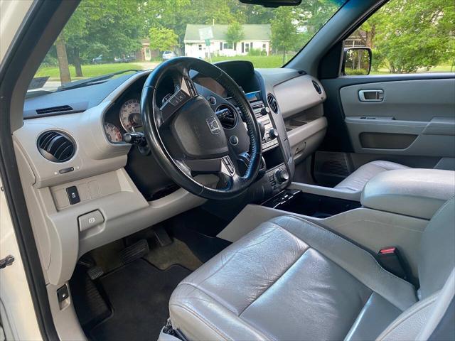 Photo of 2015 White Honda Pilot