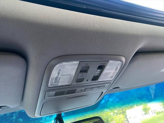 Photo of 2015 White Honda Pilot