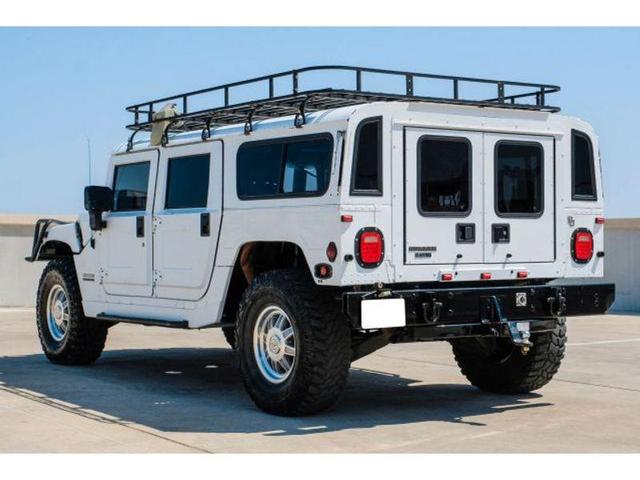 Photo of 2001 Bright White Am General Hummer
