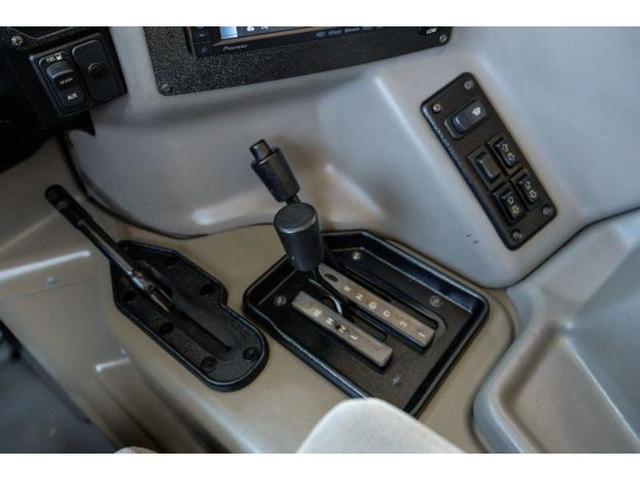 Photo of 2001 Bright White Am General Hummer