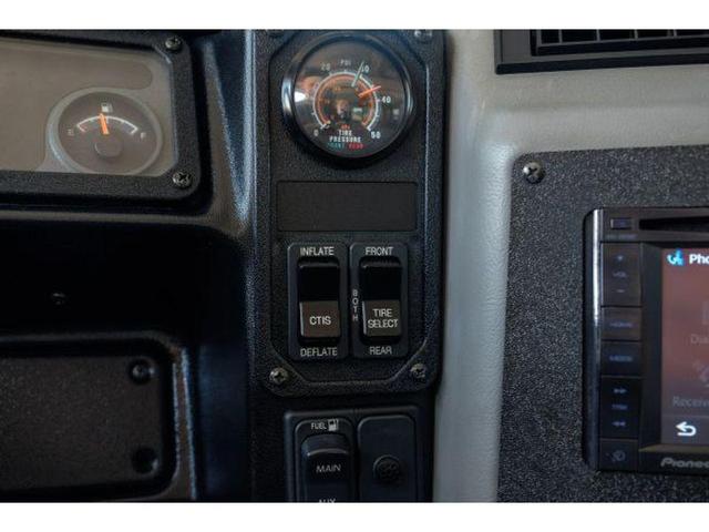 Photo of 2001 Bright White Am General Hummer