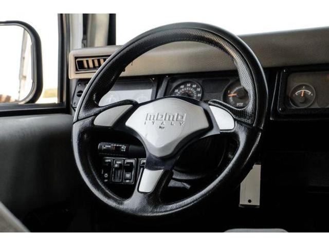 Photo of 2001 Bright White Am General Hummer