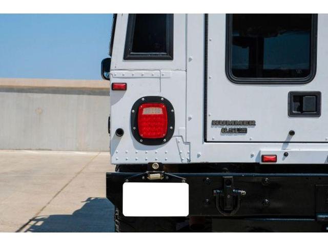 Photo of 2001 Bright White Am General Hummer