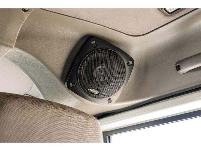 Photo of 2001 Bright White Am General Hummer