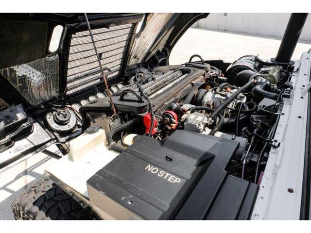 Photo of 2001 Bright White Am General Hummer