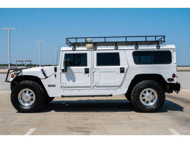Photo of 2001 Bright White Am General Hummer
