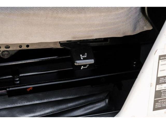Photo of 2001 Bright White Am General Hummer