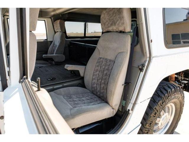 Photo of 2001 Bright White Am General Hummer