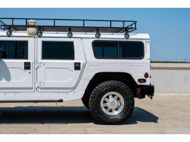 Photo of 2001 Bright White Am General Hummer