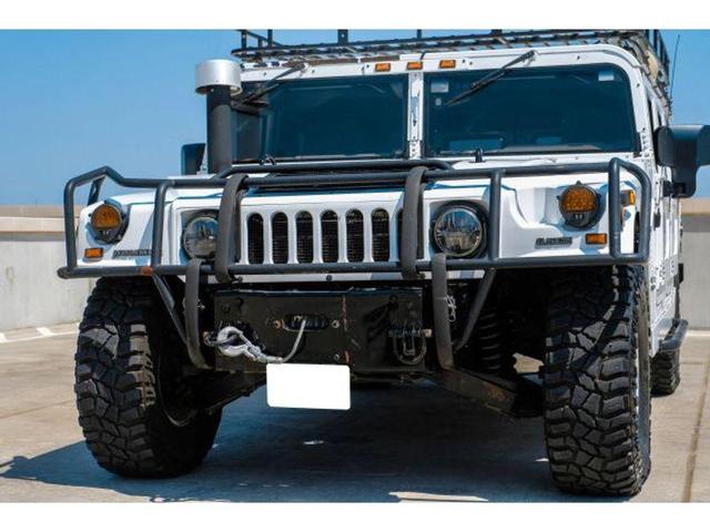 Photo of 2001 Bright White Am General Hummer