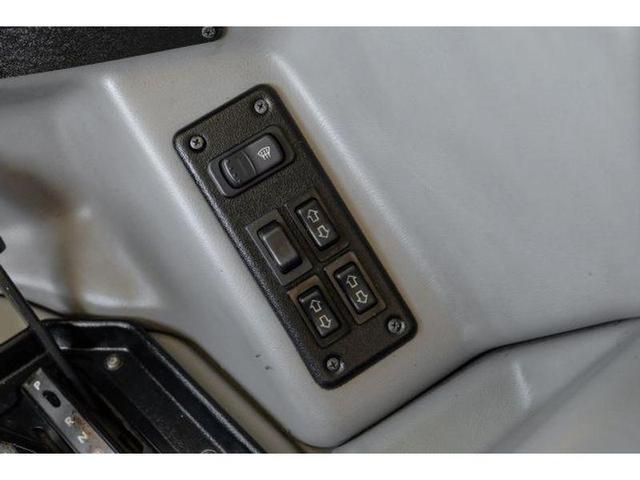 Photo of 2001 Bright White Am General Hummer