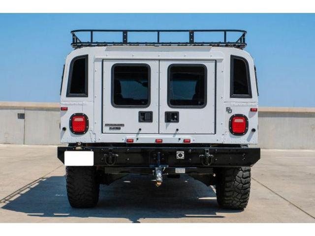 Photo of 2001 Bright White Am General Hummer