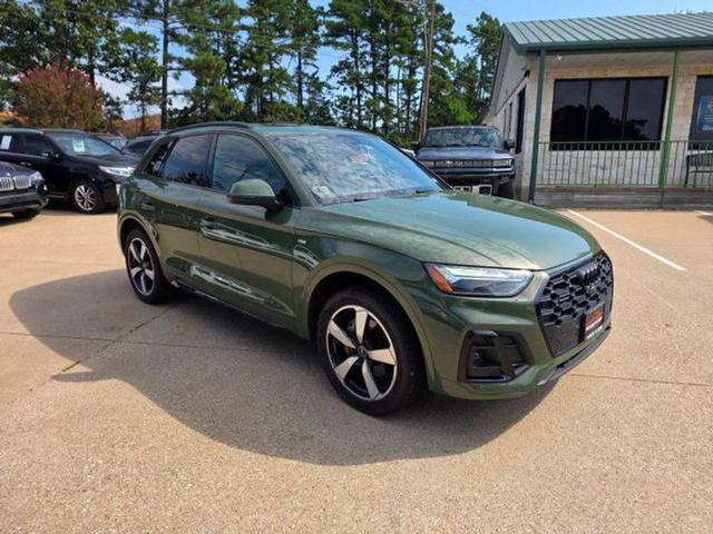 Photo of 2022 District Green Metallic Audi Q5