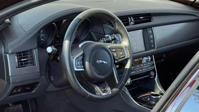 Photo of 2017 Burgundy Jaguar XF