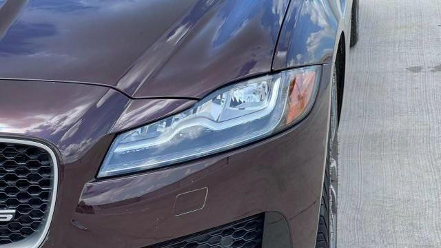 Photo of 2017 Burgundy Jaguar XF