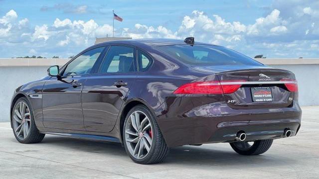 Photo of 2017 Burgundy Jaguar XF