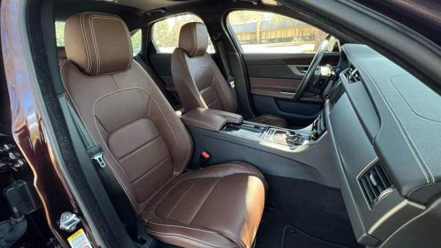 Photo of 2017 Burgundy Jaguar XF