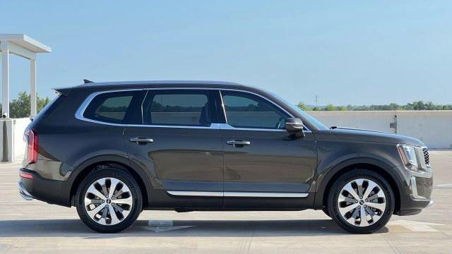 Photo of 2022 Dark Moss Kia Telluride