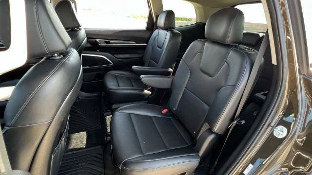 Photo of 2022 Dark Moss Kia Telluride