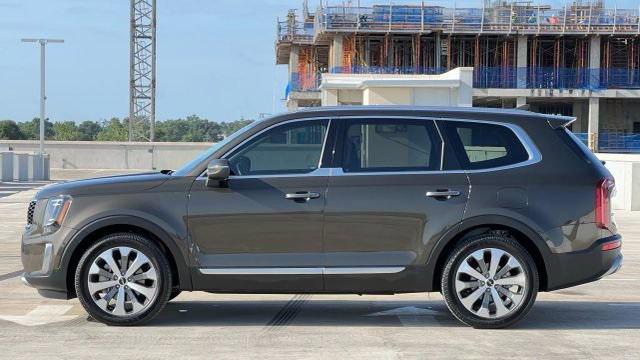 Photo of 2022 Dark Moss Kia Telluride