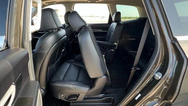 Photo of 2022 Dark Moss Kia Telluride