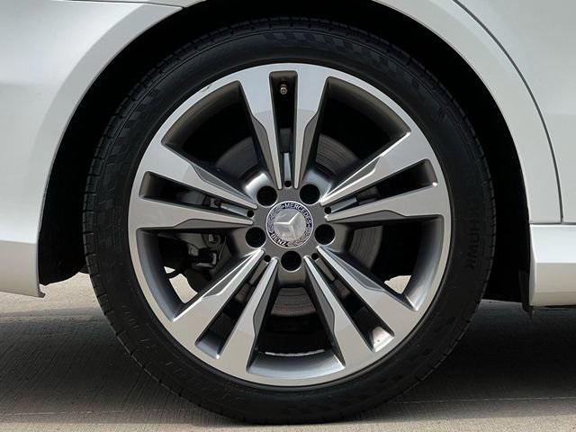 Photo of 2016 White Mercedes-Benz E-Class