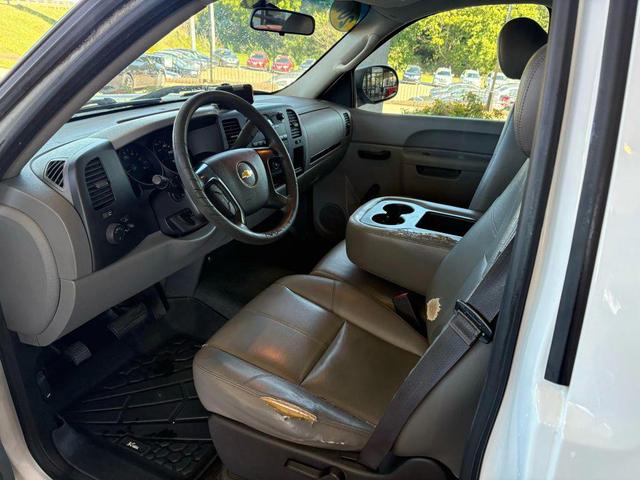 Photo of 2013 Summit White Chevrolet Silverado 1500