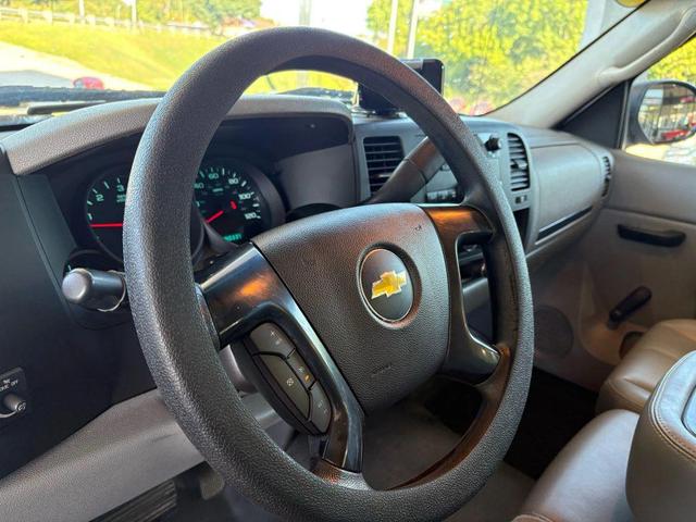 Photo of 2013 Summit White Chevrolet Silverado 1500