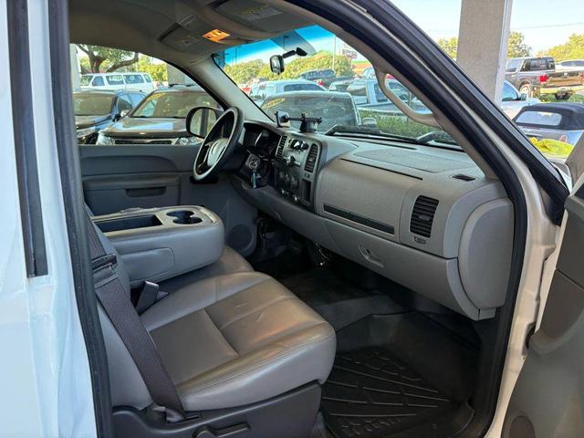 Photo of 2013 Summit White Chevrolet Silverado 1500