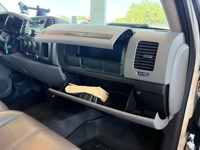 Photo of 2013 Summit White Chevrolet Silverado 1500