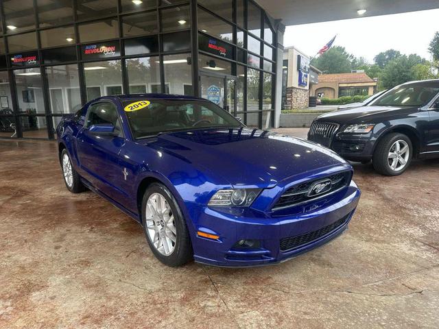 Photo of 2013 Blue Ford Mustang