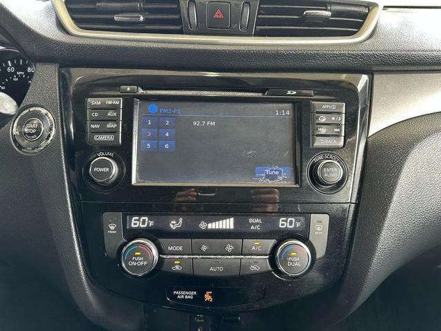 Photo of 2016 Midnight Jade Nissan Rogue