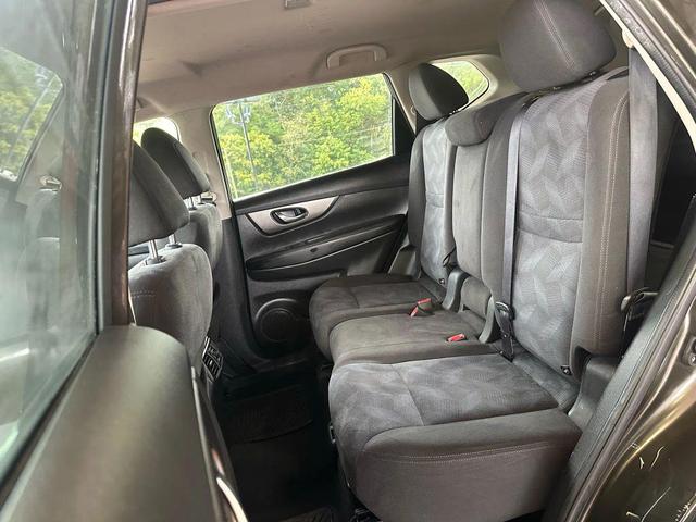 Photo of 2016 Midnight Jade Nissan Rogue