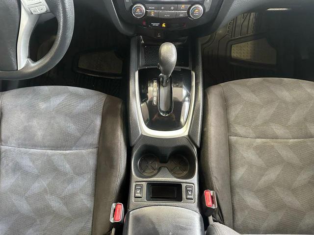 Photo of 2016 Midnight Jade Nissan Rogue
