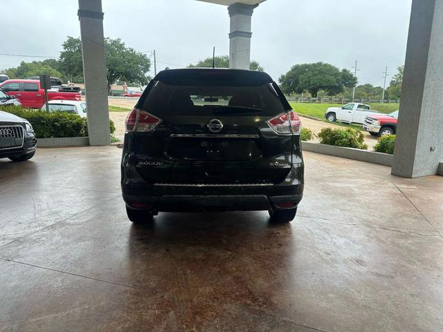Photo of 2016 Midnight Jade Nissan Rogue