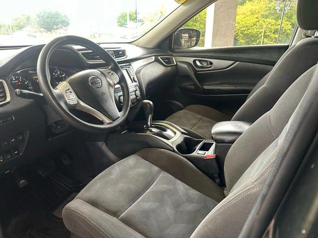 Photo of 2016 Midnight Jade Nissan Rogue
