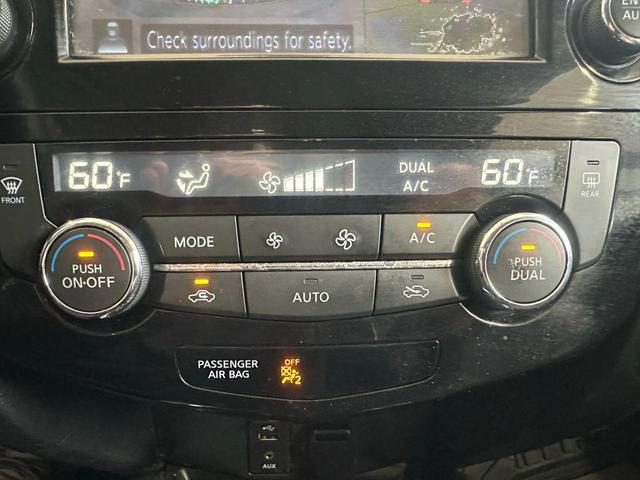 Photo of 2016 Midnight Jade Nissan Rogue