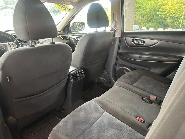 Photo of 2016 Midnight Jade Nissan Rogue