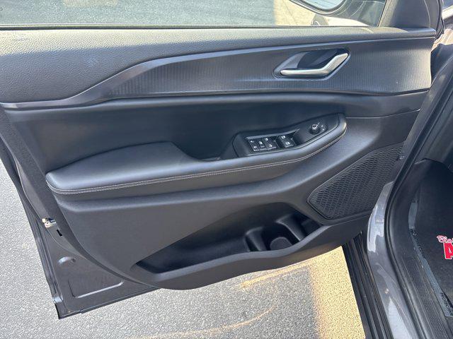 Photo of 2023 Baltic Gray Metallic Clearcoat Jeep Grand Cherokee L