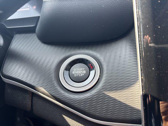 Photo of 2023 Baltic Gray Metallic Clearcoat Jeep Grand Cherokee L
