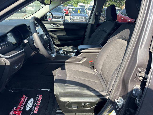 Photo of 2023 Baltic Gray Metallic Clearcoat Jeep Grand Cherokee L