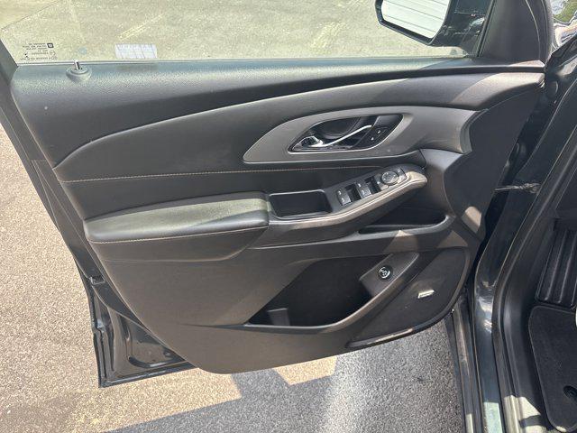 Photo of 2018 Graphite Metallic Chevrolet Traverse