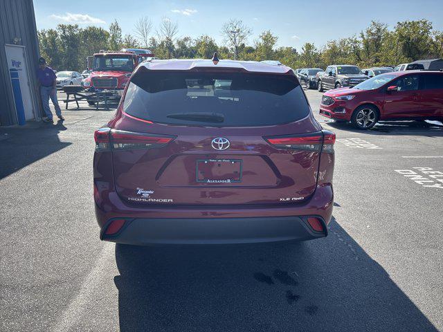 Photo of 2020 Ruby Flare Pearl Toyota Highlander