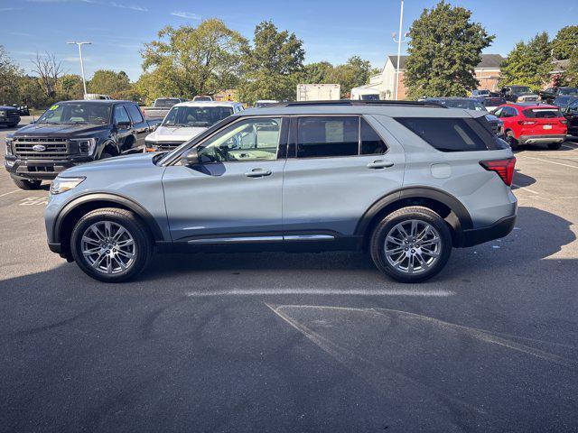 Photo of 2025 Vapor Blue Metallic Ford Explorer