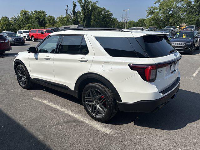Photo of 2025 Star White Metallic Tri-Coat Ford Explorer